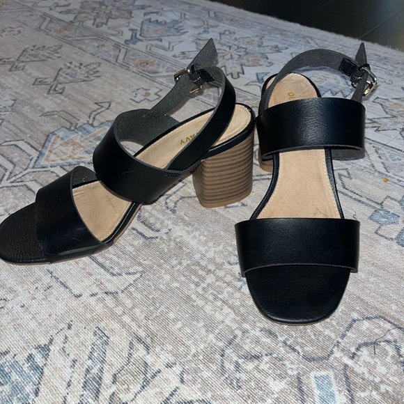 NWOT chunky black heel - Picture 3 of 5